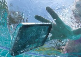 L'étanchéité IP68 sauve votre téléphone d'un plongeon en piscine ou en mer 74 L'étanchéité IP68 sauve votre téléphone d'un plongeon en piscine ou en mer