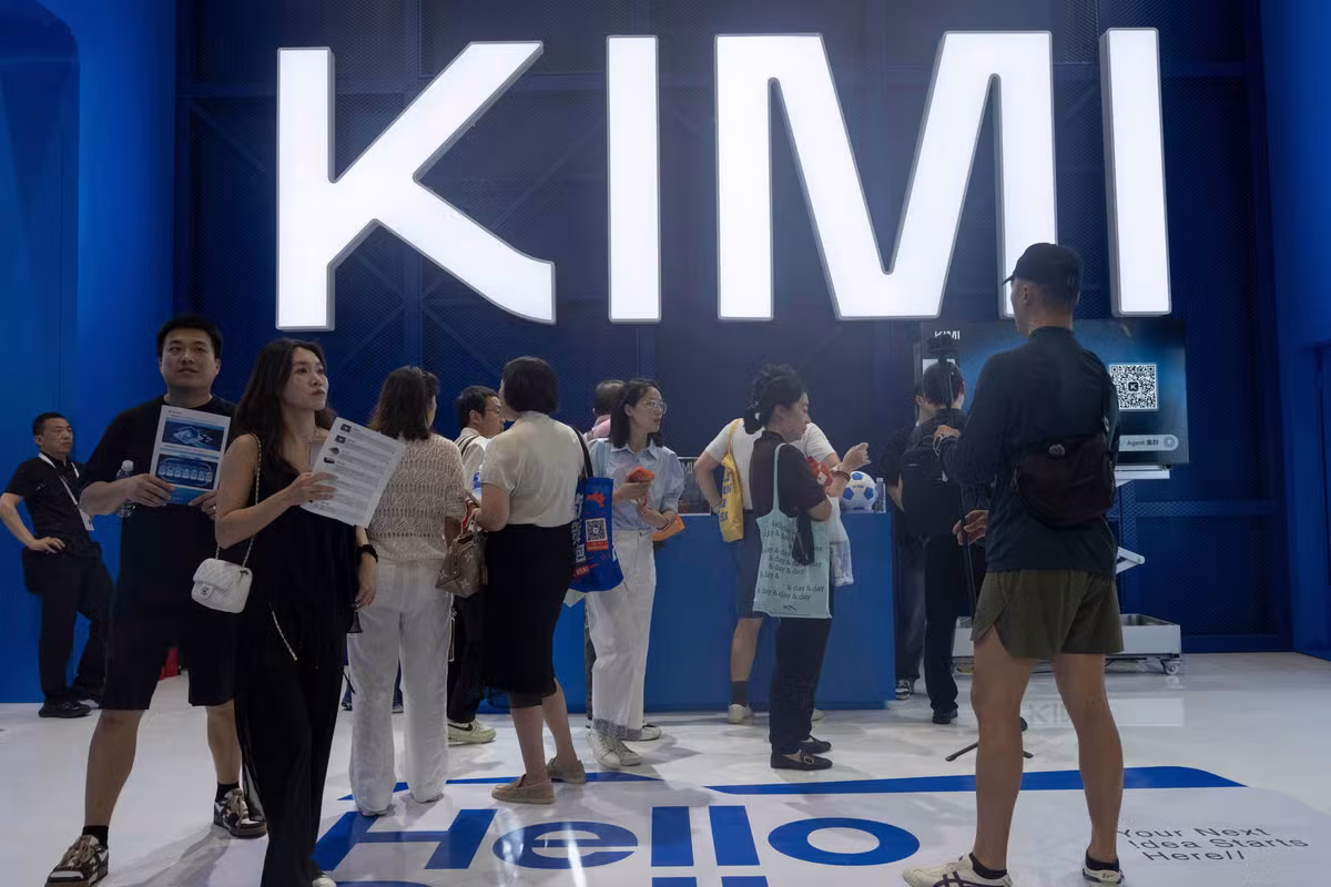 Traduction française du titre : Le conseiller tech de Trump affirme que le ‘Kimi AI’ viral est construit sur une technologie volée