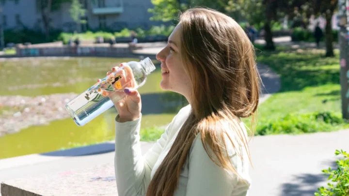 Plastique, verre ou inox : le match ultime pour votre bouteille d'eau 5 1787262610 556 Plastique verre ou inox le match ultime pour votre