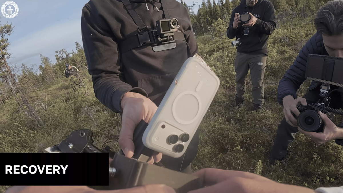 iPhone 17 Pro chute d'une altitude stratosphérique et survit : un essai hors-norme qui lui vaut une place dans le Guinness World Records 2 iPhone 17 Pro espace Guinness est tombé
