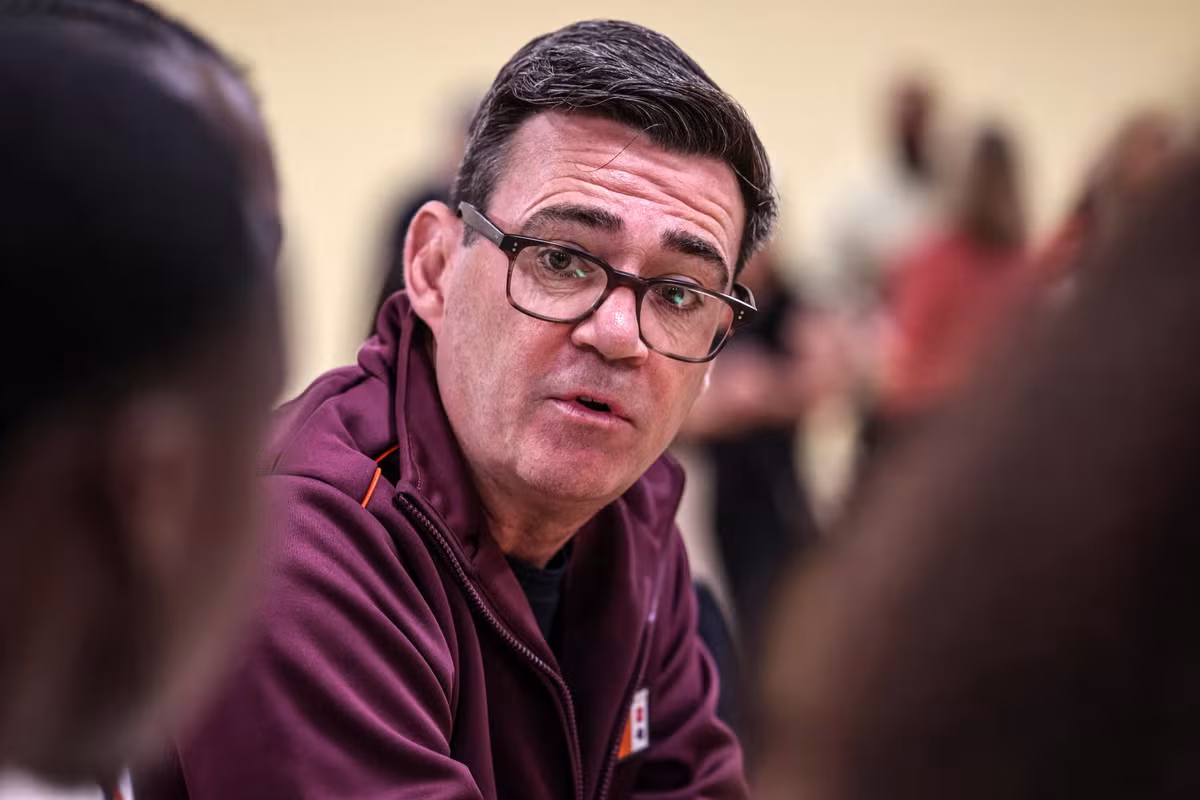 Burnham exhorté à museler les géants du numérique après l'accord avec Meta 1 Burnham exhorté à museler les géants du numérique après l'accord avec Meta