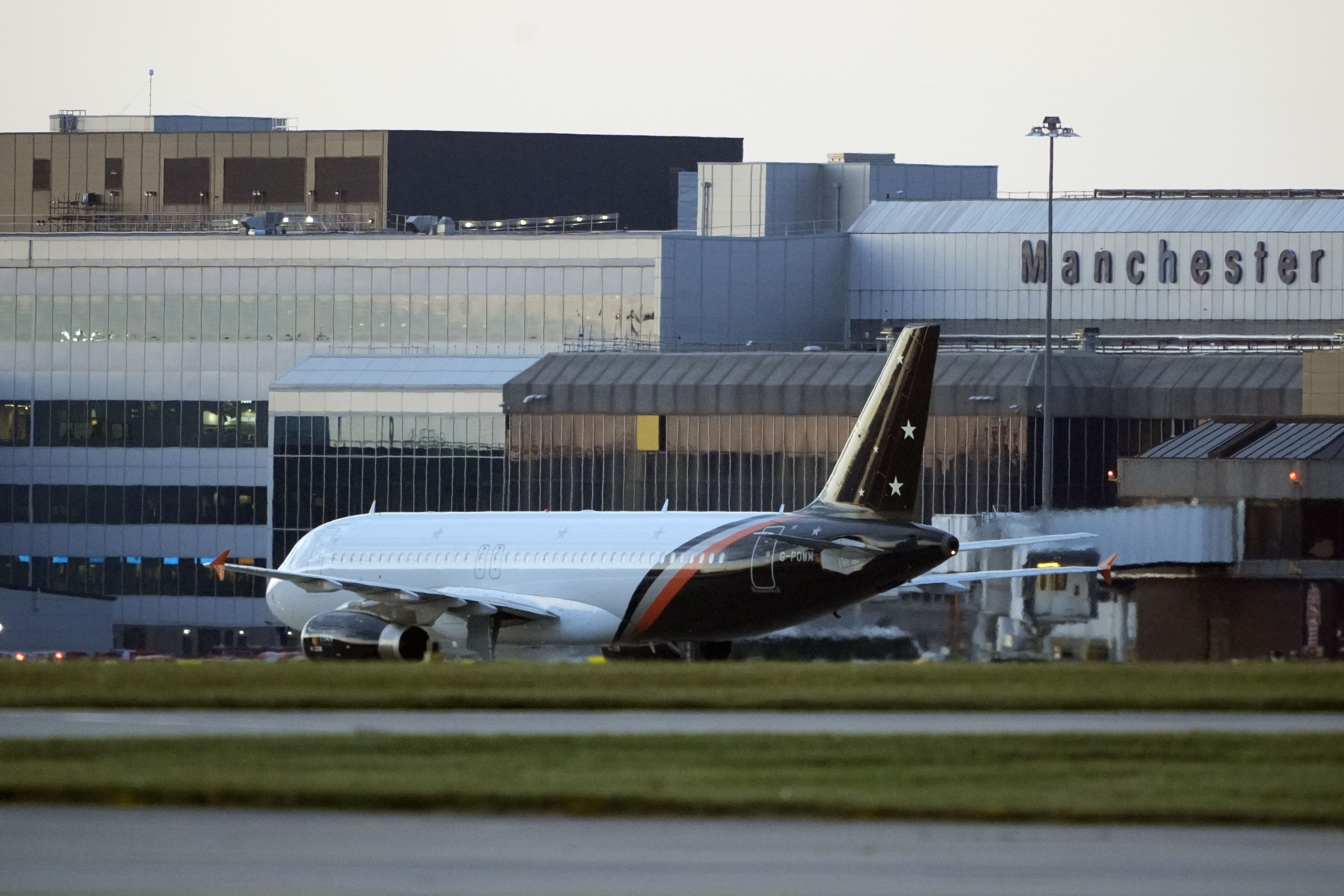 Comment vérifier si vos informations ont été volées lors de la fuite de données aéroportuaire 2 Les horaires des vols et les activités dans les terminaux des trois sites fonctionnent normalement (Peter Byrne/PA)