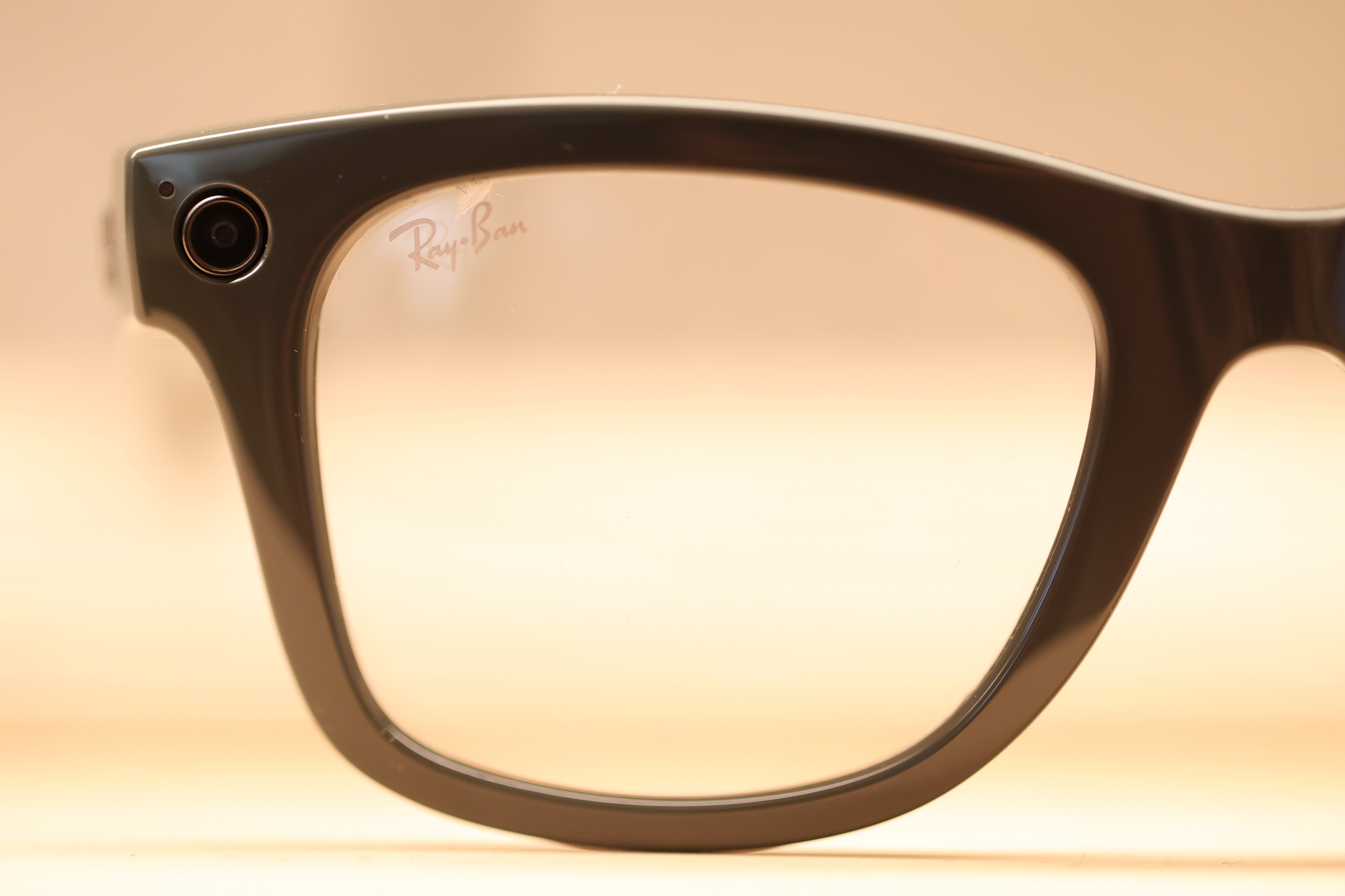 Des lunettes intelligentes donnent aux hommes les moyens de « harceler et traquer » les femmes, selon une étude 3 Les lunettes Meta sont critiquées car elles peuvent filmer à l'insu des personnes