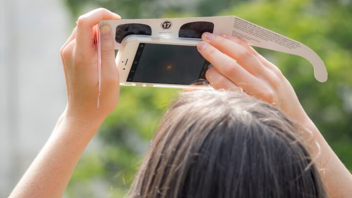 Éclipse solaire : braquer son smartphone vers le Soleil peut ruiner vos caméras 2 Eclipse solaire braquer son smartphone vers le Soleil peut