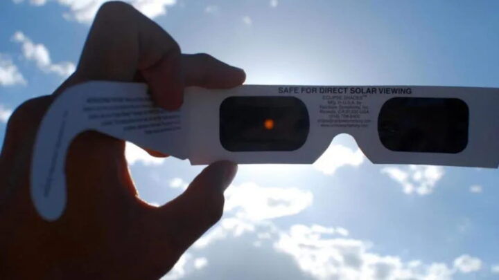 Éclipse solaire : vos vieilles lunettes suffiront-elles pour le 12 août ? 1 Éclipse solaire : vos vieilles lunettes suffiront-elles pour le 12 août ?