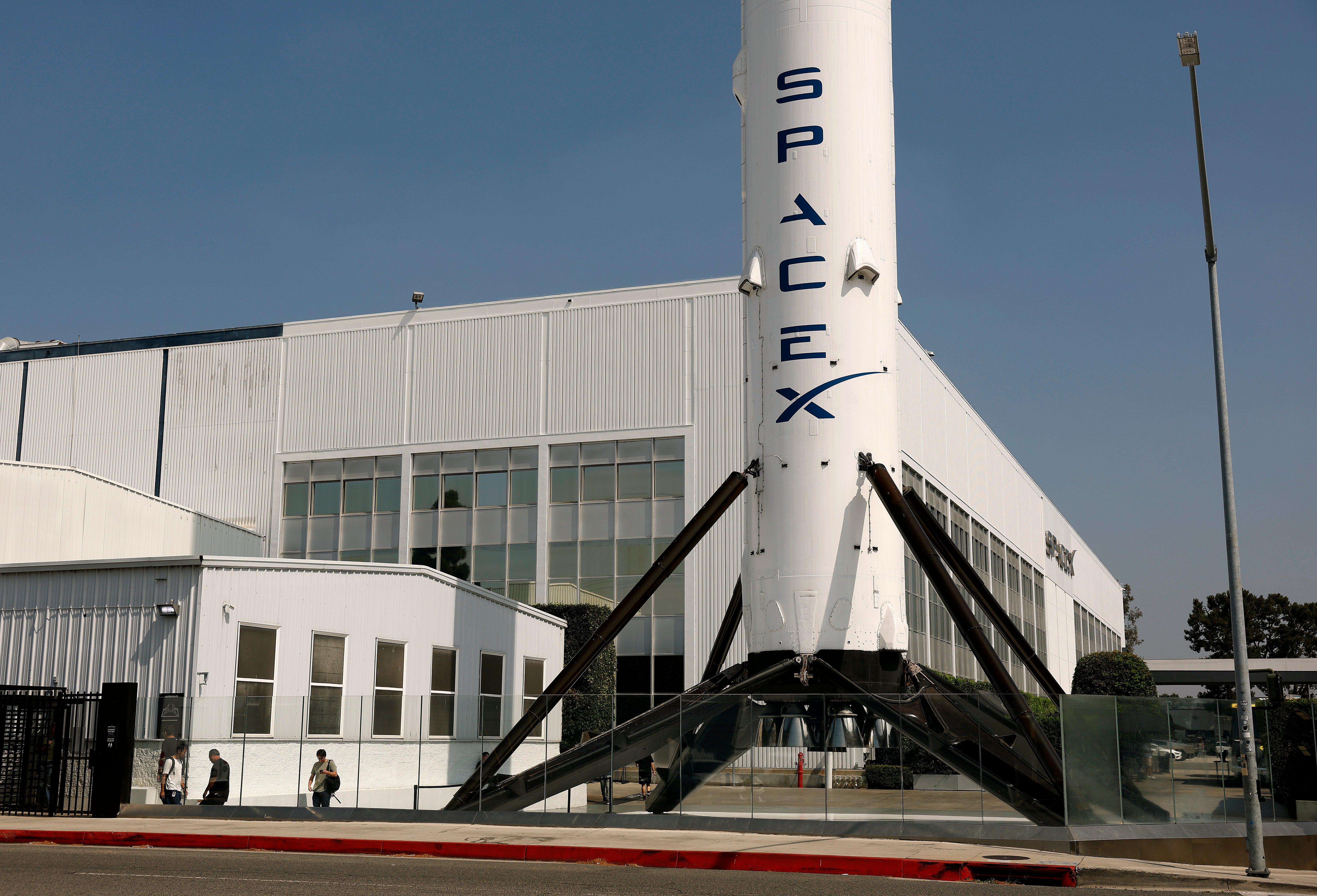 La raison pour laquelle les actions de SpaceX s'effondrent après que la fusée s'est écrasée sur la Lune 4 Le cours de l’action ne devrait pas connaître de répit