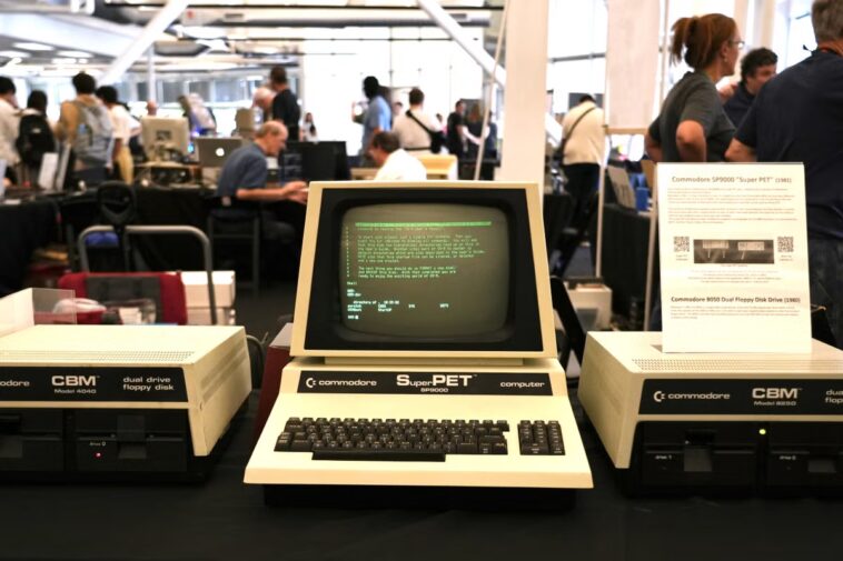 Les collectionneurs qui perpétuent la technologie rétro alors que l'IA s'empare du monde 1 Les collectionneurs qui perpétuent la technologie rétro alors que l'IA s'empare du monde