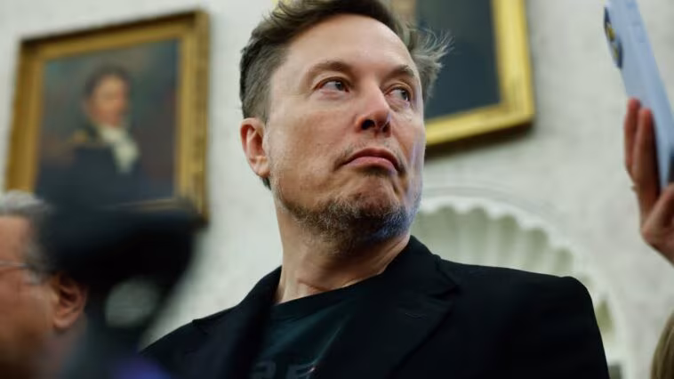 La raison pour laquelle les actions de SpaceX s'effondrent après que la fusée s'est écrasée sur la Lune 2 SpaceX a dépassé les attentes dans son premier rapport trimestriel en tant qu'entreprise publique