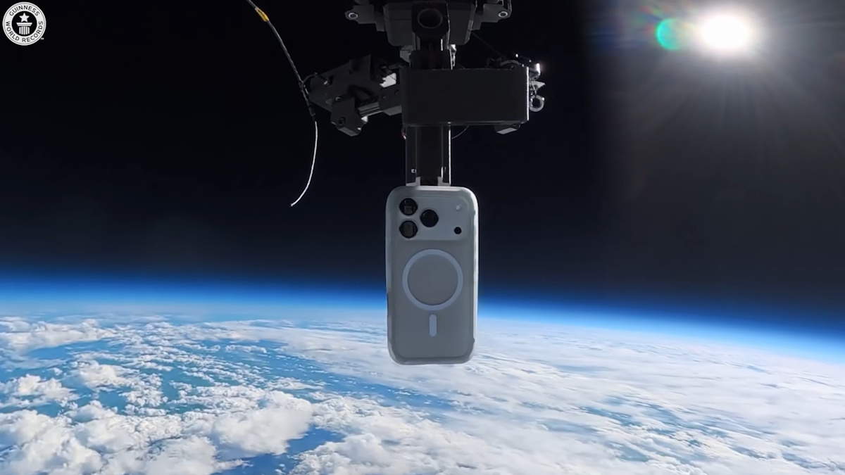 iPhone 17 Pro chute d'une altitude stratosphérique et survit : un essai hors-norme qui lui vaut une place dans le Guinness World Records 1 iPhone 17 Pro espace Guinness est tombé
