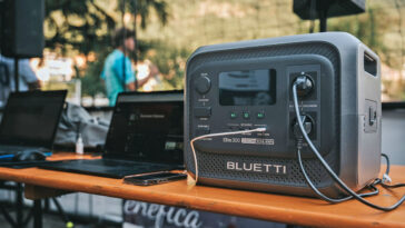01 Bluetti Elite 300