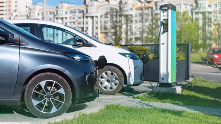 15 000 euros pour 200 km d'autonomie : la voiture électrique qui pourrait bouleverser l'Europe 1 15 000 euros pour 200 km d'autonomie : la voiture électrique qui pourrait bouleverser l'Europe