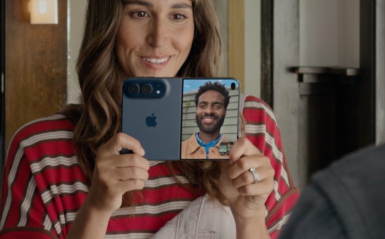 Apple iPhone Duo: L'iPhone qui se plie enfin 4 Appel FaceTime sur l'écran externe du iPhone Duo