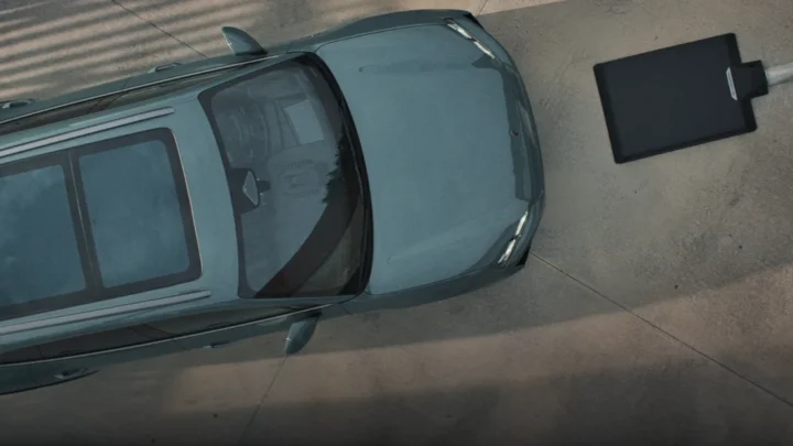 Porsche supprime les câbles le Cayenne Electric se recharge désormais en se garant 3 1789844893 554 Porsche supprime les cables le Cayenne Electric se recharge desormais