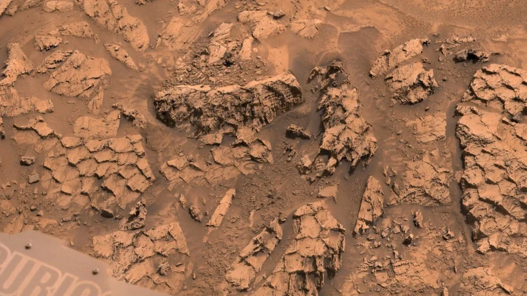 Curiosity immortalise des "empreintes" mystérieuses sur Mars et captive les chercheurs de la NASA 4 1790200198 347 Curiosity immortalise des empreintes mysterieuses sur Mars et captive les