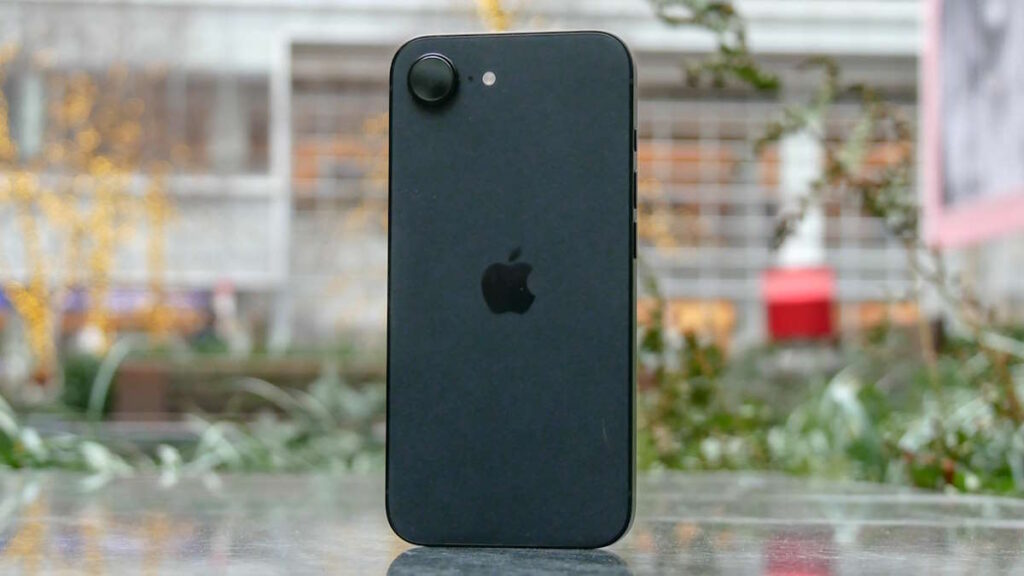 Un faux site bancaire a permis le vol de 25 000 euros et l'achat de 9 iPhones 3 Une page fausse de banque a permis de voler 25 mille euros et d'acheter 9 iPhones
