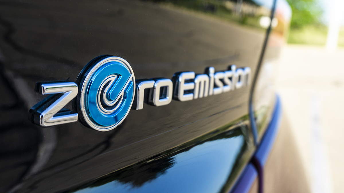 Le grand mythe de la voiture électrique s'effondre : l’émission zéro n’existe pas 2 carros elétricos emissões zero