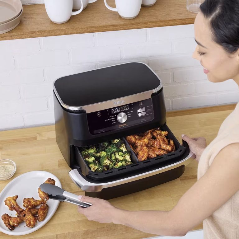 Ninja Friteuse sans huile à acheter et serpillière électrique offerte 2 Une friteuse à air extrêmement polyvalente, pour les célibataires comme pour les familles. (Photo : Ninja)