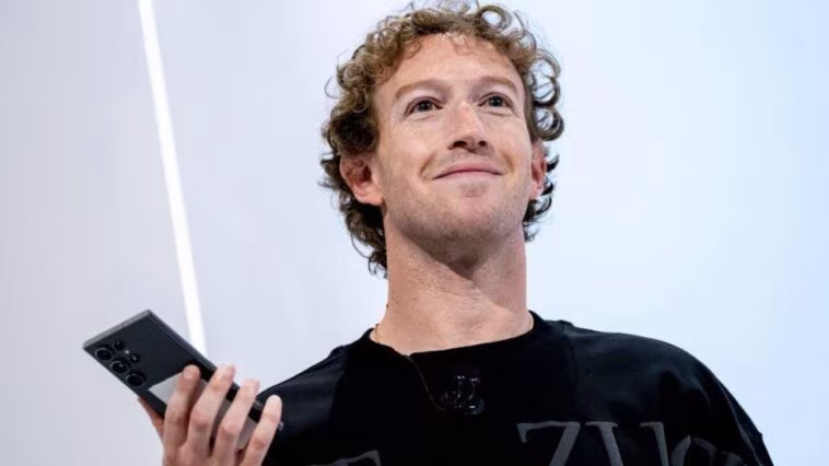Pas iPhone, ni Galaxy récent ! Le téléphone de Mark Zuckerberg étonne par son choix 1 Pas iPhone, ni Galaxy récent ! Le téléphone de Mark Zuckerberg étonne par son choix