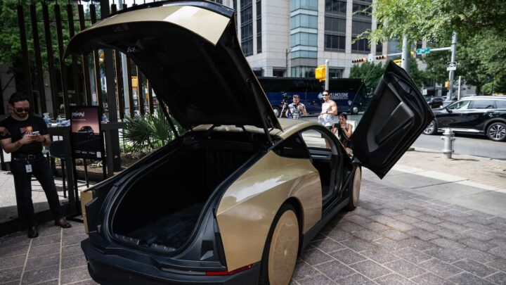 Tesla Cybercab : sans volant ni pédales, doté d’un joystick caché 2 Tesla Cybercab sans volant ni pedales dote dun joystick