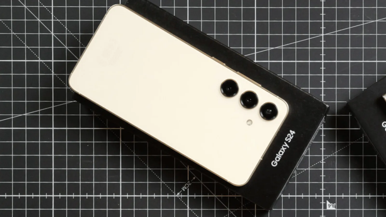 Samsung Galaxy S24 avec sa boîte d'origine