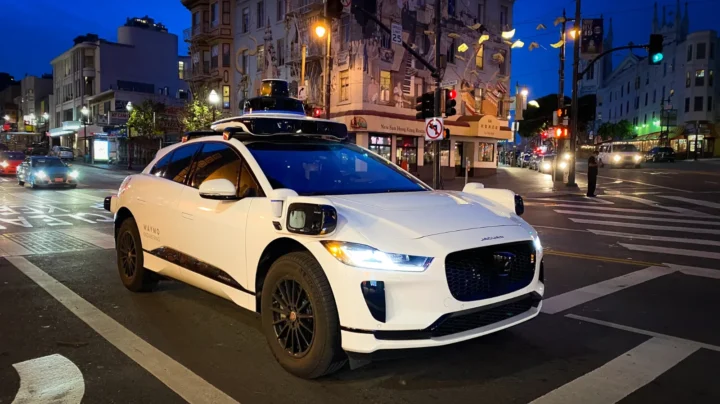 Un enfant s'introduit armé dans un robotaxi et le véhicule alerte la police 1 Image d'un robotaxi Waymo
