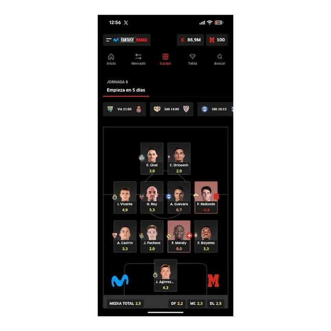 Meilleurs jeux de football fantasy : rivalisez avec vos amis en tant que manager sportif 11 Section d'équipe dans l'application LaLiga Fantasy Marca avec une formation 4-4-2 sur fond sombre.