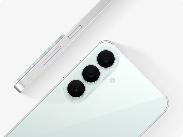 Le S26 FE possède l'autonomie la plus courte de la comparaison. (Photo : Samsung)