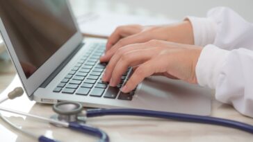 "Opérer dans l'ombre" : plus de 91% des centres de santé ont signalé trois pannes informatiques ou plus