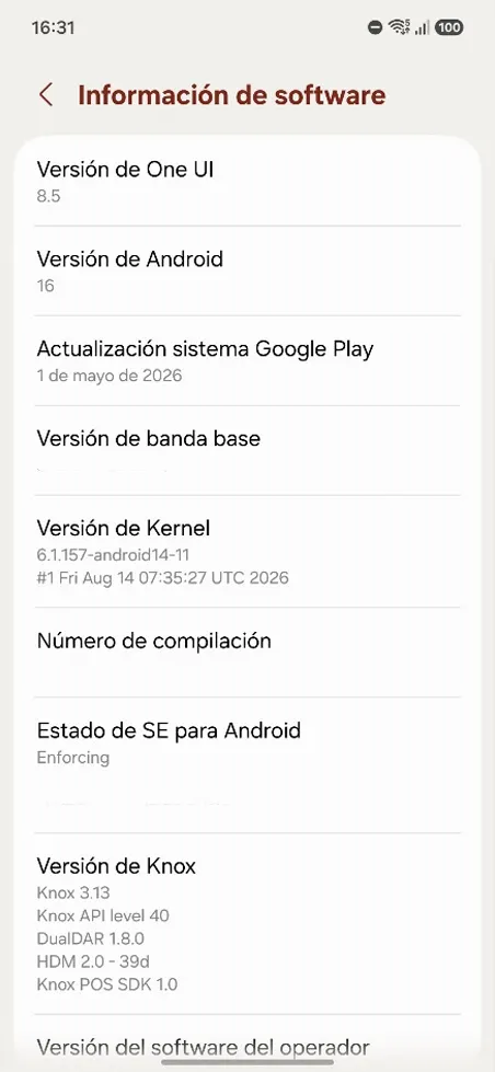 Votre téléphone peut nécessiter une mise à jour même si Android indique qu'il est à jour 3 Menu d'information logicielle d'un appareil mobile montrant les détails de la version d'Android et du système Google Play.