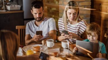 L'habitude des parents sur les réseaux sociaux responsable de la génération "fragile"