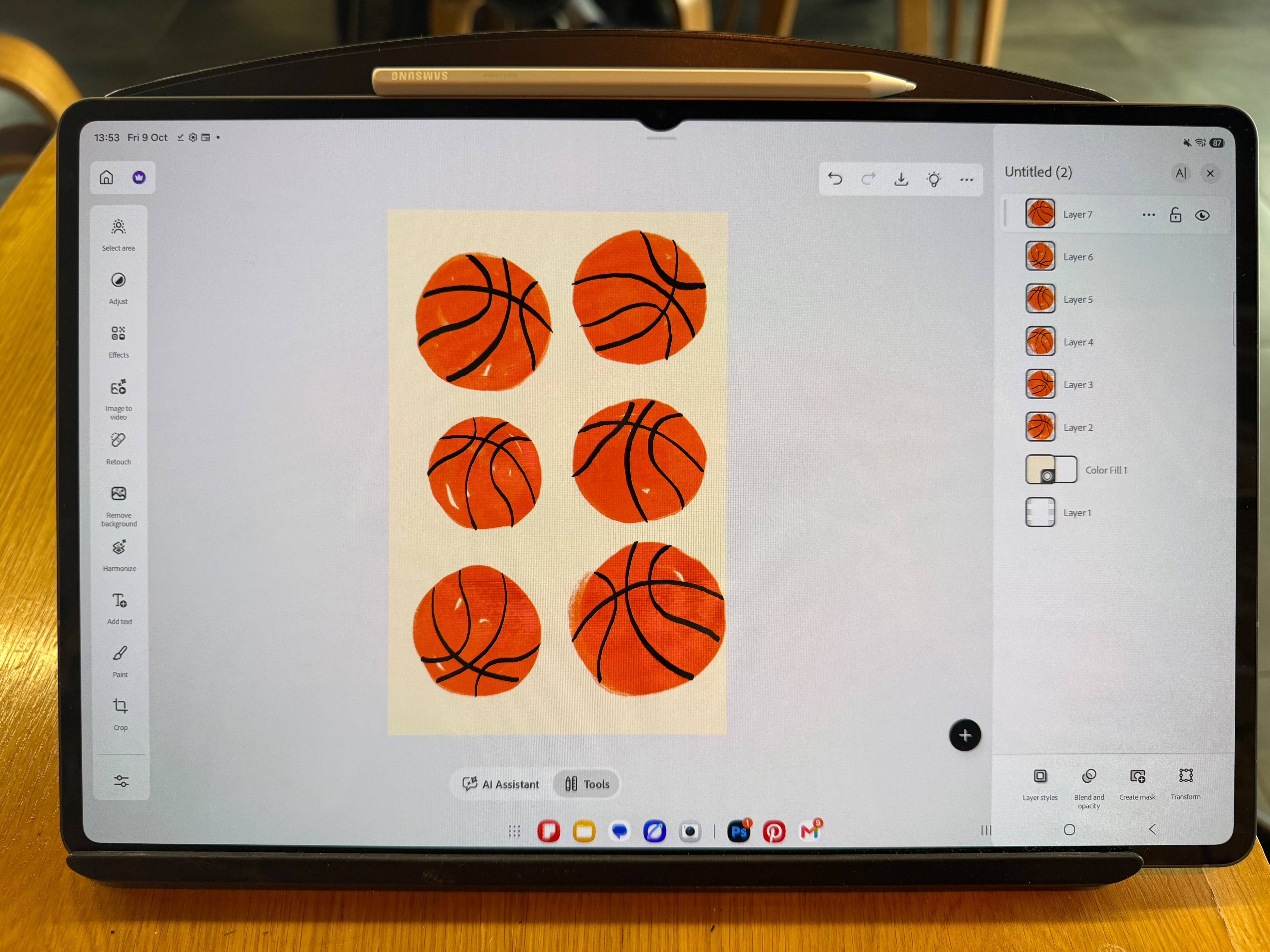 De l'étincelle initiale à l'œuvre finale : donner vie aux idées créatives 5 L'écran Dynamic AMOLED 2X de la Samsung Galaxy Tab S12 Ultra a donné vie aux croquis de basketball orange et audacieux de Lizzie