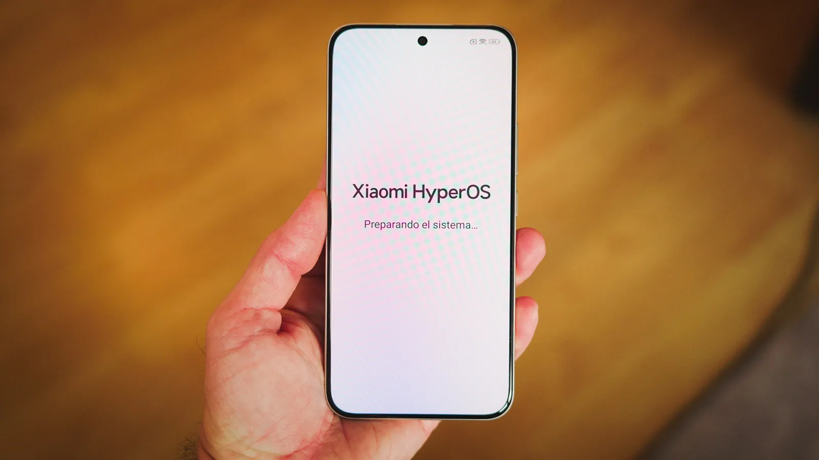 Android 17 a une date pour plus de 50 smartphones : découvrez quand le vôtre recevra la mise à jour 2 Main avec un Redmi Note 15 Pro, le message de chargement de Xiaomi HyperOS et la préparation du système à l'écran.