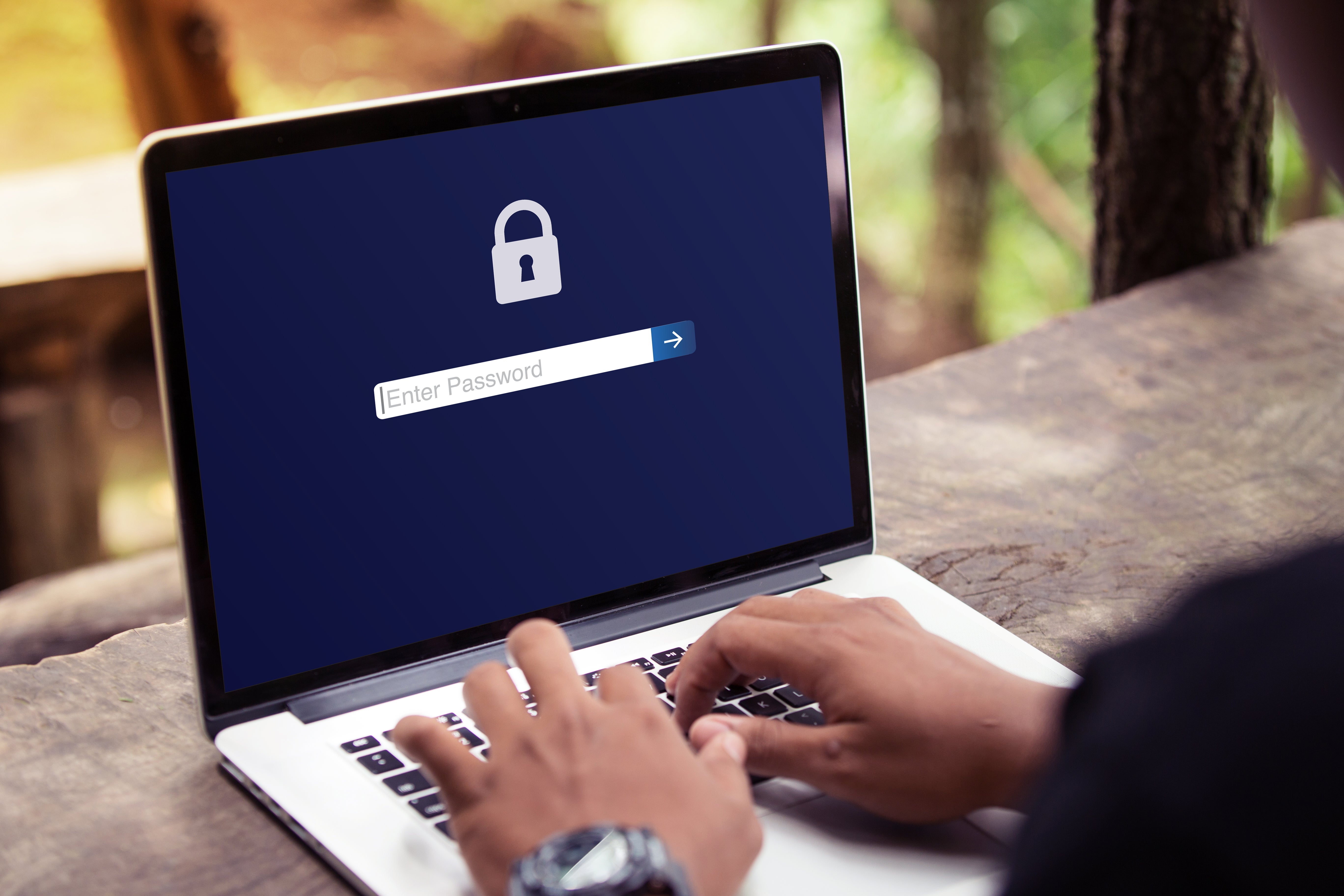 Comment protéger mes données après les cyberattaques chez Hobbs et ASOS 2 La méthode la plus simple pour protéger vos données est d'utiliser des mots de passe différents sur les sites web.