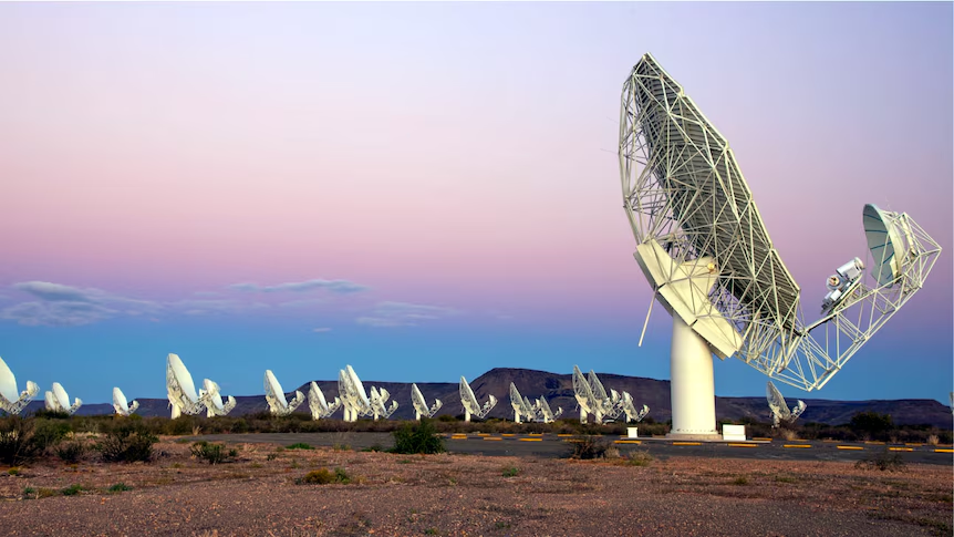 Des astronomes captent un signal radio vieux de plus de 10 milliards d'années 4 Graphique montrant le parcours d'une FRB à travers l'univers