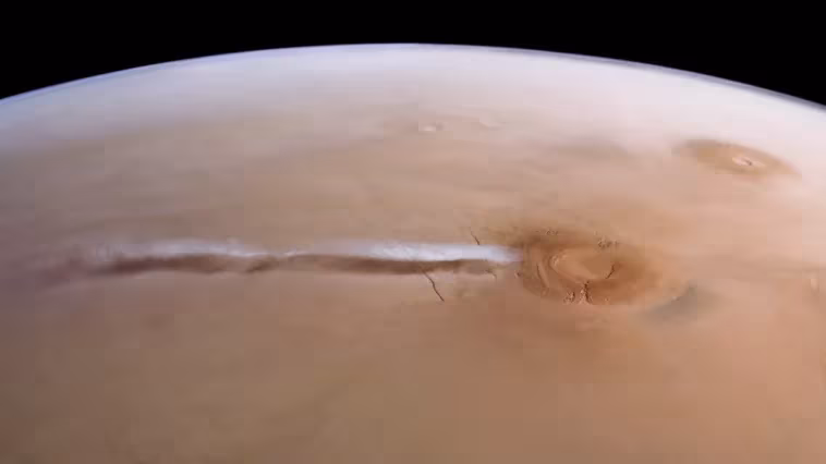 Marte abrite un nuage géant de 1 800 km formé grâce à une physique fascinante 1 Marte abrite un nuage géant de 1 800 km formé grâce à une physique fascinante