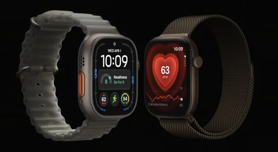 Toutes les versions de watchOS : l'évolution de l'Apple Watch au fil des ans 2 Comparaison de face entre l'Apple Watch Ultra avec bracelet Ocean et l'Apple Watch Series avec bracelet maillon sur fond noir.