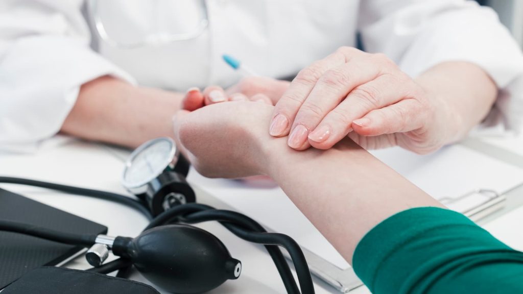 Une panne informatique paralyse les hôpitaux et les cliniques à l'échelle nationale 1 Une panne informatique affecte les hôpitaux et les centres de santé dans tout le pays